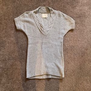 Gray short sleeve v neck sweaters